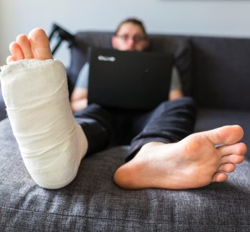 Agent public envoyant des documents à son employeur suite à un accident du travail
