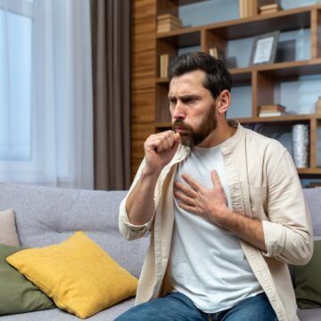La tousse persistante peut être un symptôme du cancer du poumon
