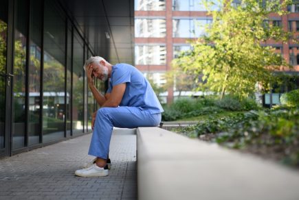 fatigue-compassionnelle-derriere-la-blouse-la-souffrance