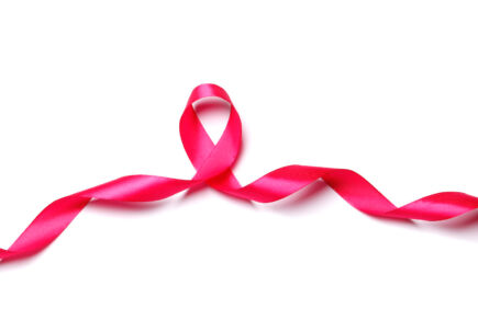 Ruban rose qui représente le mois d'action et de prévention autour du cancer du sein : Octobre Rose.