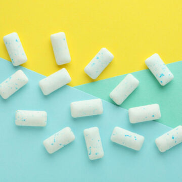 Chewing gum sans sucre pour protéger ses dents des agressions bactériennes.