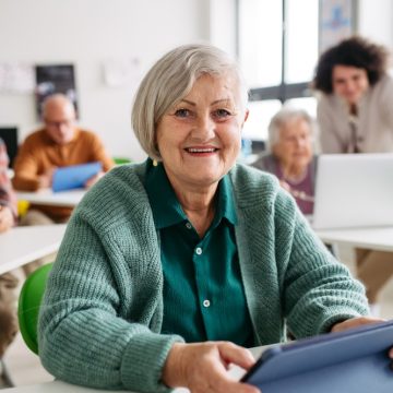 Personnes âgées qui participent à des ateliers de prévention.