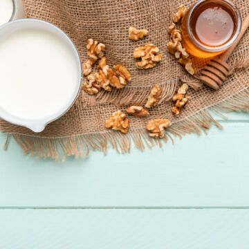 Lait, arachides (noix) et sirop d'érable pour une alimentation saine qui favorise la production de mucus.