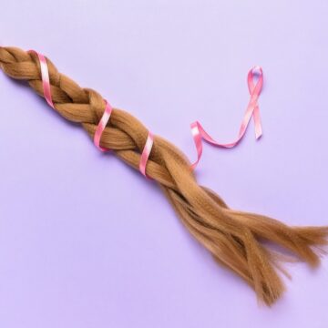 Don de cheveux pendant Octobre Rose