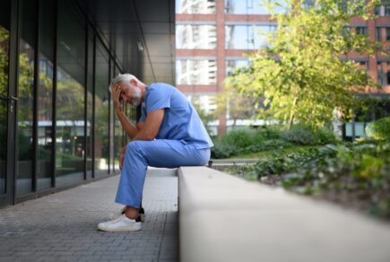 fatigue-compassionnelle-derriere-la-blouse-la-souffrance